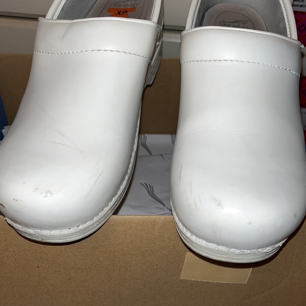 Dansko Clogs Size 39 In White - image 7